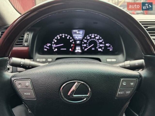 Черный Лексус ЛС, объемом двигателя 4.61 л и пробегом 181 тыс. км за 15000 $, фото 2 на Automoto.ua