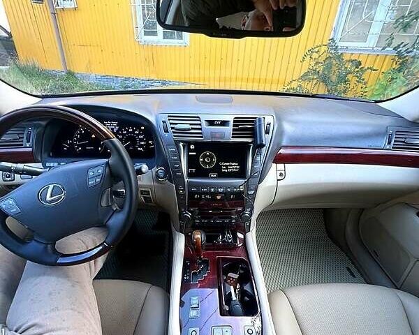 Черный Лексус ЛС, объемом двигателя 4.6 л и пробегом 118 тыс. км за 12500 $, фото 8 на Automoto.ua