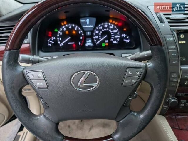 Чорний Лексус ЛС, об'ємом двигуна 4.61 л та пробігом 312 тис. км за 12000 $, фото 7 на Automoto.ua