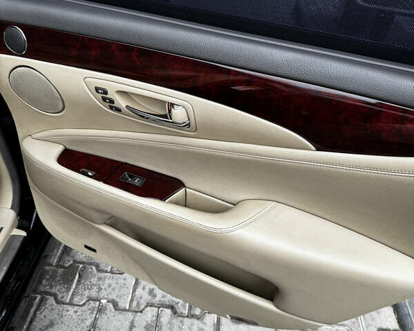 Черный Лексус ЛС, объемом двигателя 4.6 л и пробегом 192 тыс. км за 13500 $, фото 27 на Automoto.ua