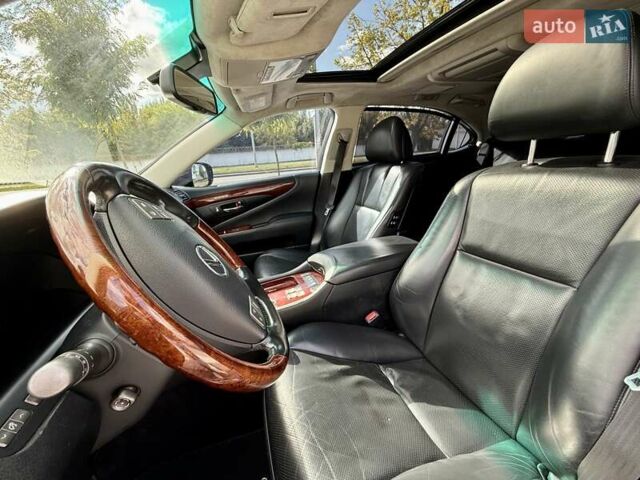 Черный Лексус ЛС, объемом двигателя 4.61 л и пробегом 268 тыс. км за 9400 $, фото 13 на Automoto.ua