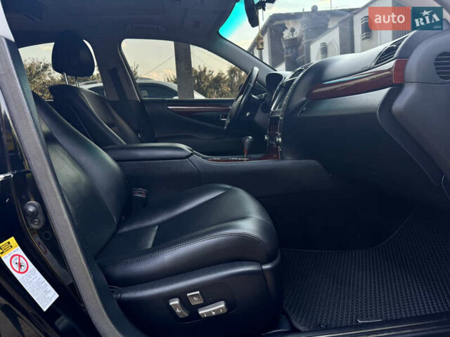 Черный Лексус ЛС, объемом двигателя 4.61 л и пробегом 151 тыс. км за 11700 $, фото 6 на Automoto.ua