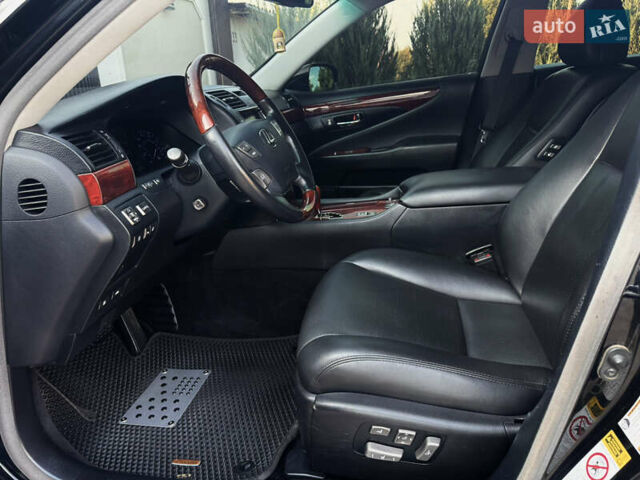 Черный Лексус ЛС, объемом двигателя 4.61 л и пробегом 151 тыс. км за 11700 $, фото 4 на Automoto.ua