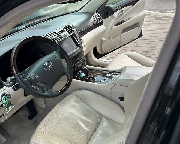 Чорний Лексус ЛС, об'ємом двигуна 4.61 л та пробігом 315 тис. км за 13888 $, фото 15 на Automoto.ua