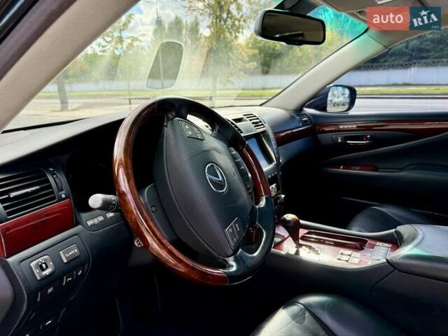 Черный Лексус ЛС, объемом двигателя 4.61 л и пробегом 268 тыс. км за 9400 $, фото 12 на Automoto.ua
