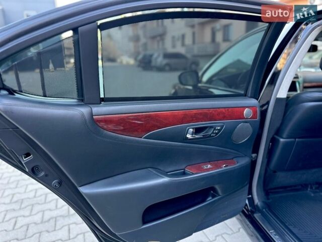 Чорний Лексус ЛС, об'ємом двигуна 4.97 л та пробігом 268 тис. км за 12500 $, фото 22 на Automoto.ua