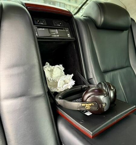 Чорний Лексус ЛС, об'ємом двигуна 4.97 л та пробігом 268 тис. км за 12500 $, фото 20 на Automoto.ua