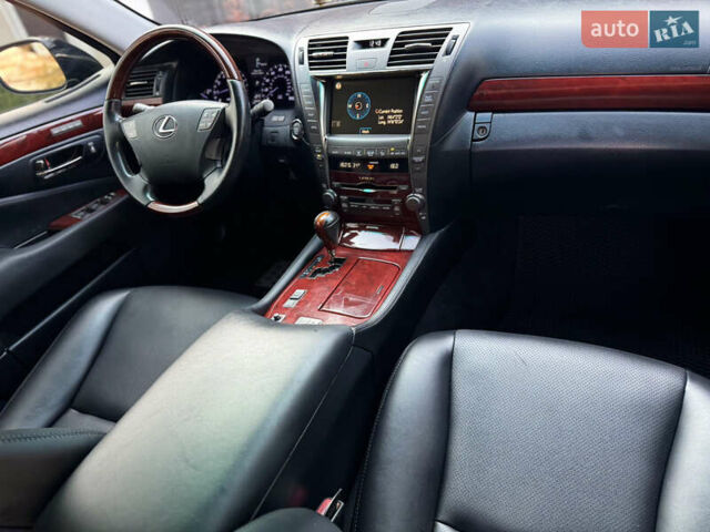 Черный Лексус ЛС, объемом двигателя 4.61 л и пробегом 151 тыс. км за 11700 $, фото 7 на Automoto.ua