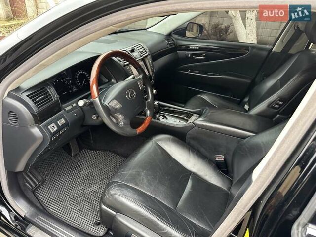 Черный Лексус ЛС, объемом двигателя 4.61 л и пробегом 281 тыс. км за 12700 $, фото 7 на Automoto.ua