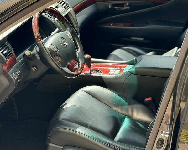 Черный Лексус ЛС, объемом двигателя 4.61 л и пробегом 114 тыс. км за 20999 $, фото 3 на Automoto.ua