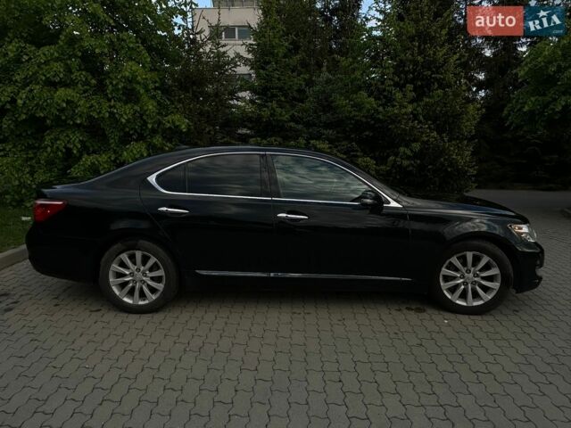 Черный Лексус ЛС, объемом двигателя 4.61 л и пробегом 171 тыс. км за 13500 $, фото 3 на Automoto.ua