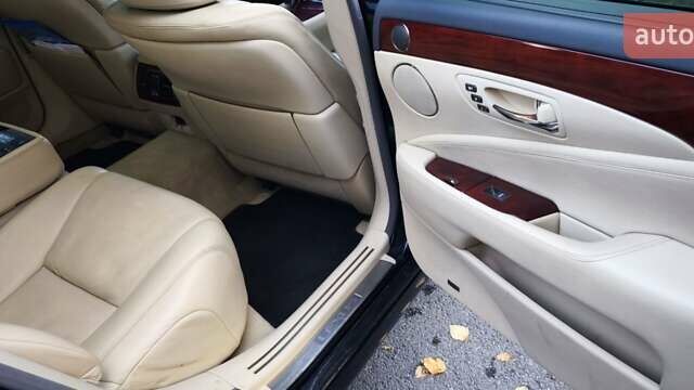 Черный Лексус ЛС, объемом двигателя 4.61 л и пробегом 215 тыс. км за 15500 $, фото 11 на Automoto.ua
