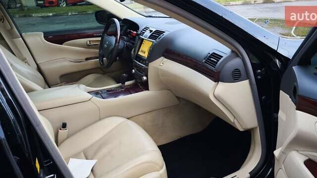 Черный Лексус ЛС, объемом двигателя 4.61 л и пробегом 215 тыс. км за 15500 $, фото 13 на Automoto.ua