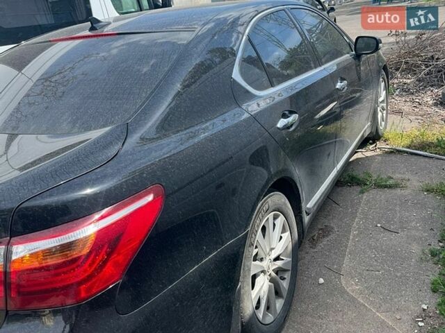 Черный Лексус ЛС, объемом двигателя 4.6 л и пробегом 243 тыс. км за 18000 $, фото 3 на Automoto.ua