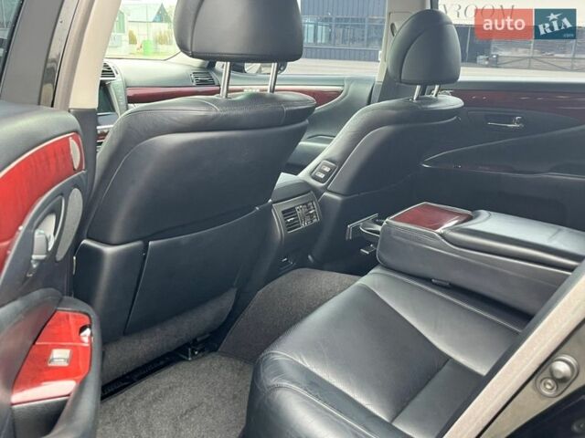 Черный Лексус ЛС, объемом двигателя 4.61 л и пробегом 151 тыс. км за 10995 $, фото 16 на Automoto.ua