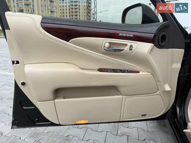 Черный Лексус ЛС, объемом двигателя 4.61 л и пробегом 208 тыс. км за 11350 $, фото 13 на Automoto.ua