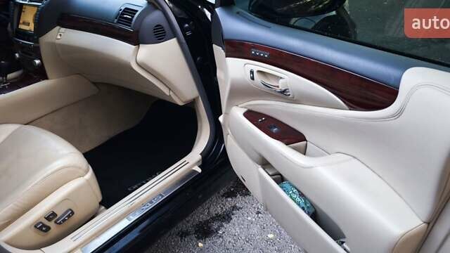 Черный Лексус ЛС, объемом двигателя 4.61 л и пробегом 215 тыс. км за 15500 $, фото 14 на Automoto.ua