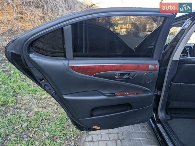 Чорний Лексус ЛС, об'ємом двигуна 4.61 л та пробігом 150 тис. км за 16000 $, фото 22 на Automoto.ua