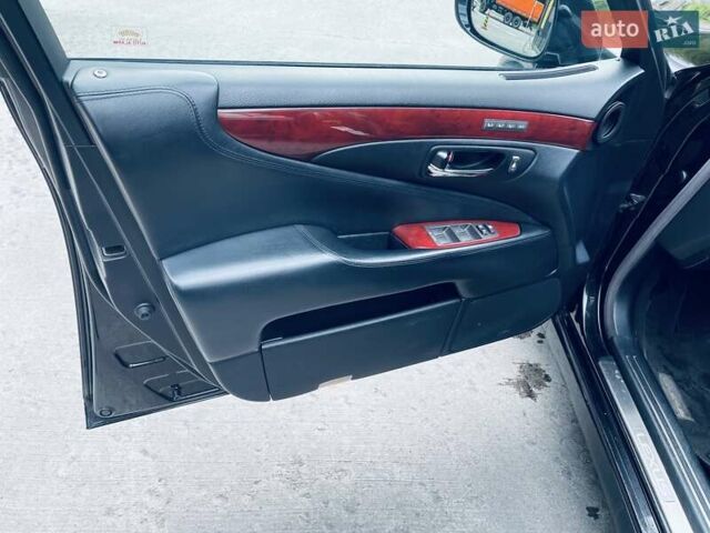 Чорний Лексус ЛС, об'ємом двигуна 4.61 л та пробігом 280 тис. км за 10600 $, фото 6 на Automoto.ua