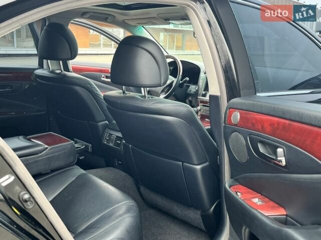 Черный Лексус ЛС, объемом двигателя 4.61 л и пробегом 151 тыс. км за 10995 $, фото 15 на Automoto.ua