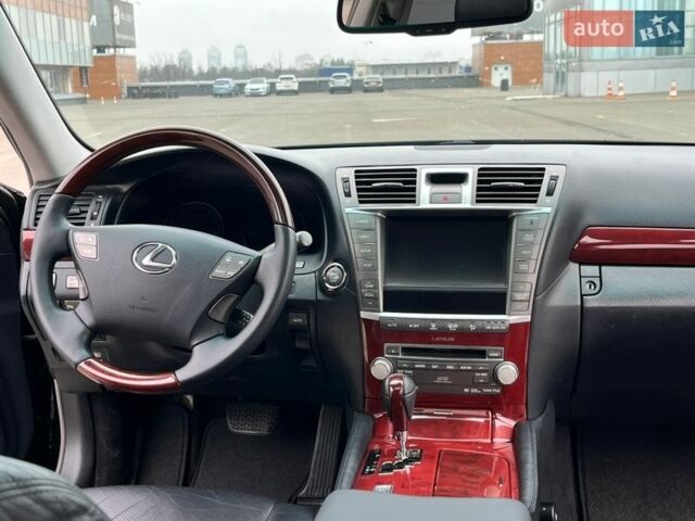 Черный Лексус ЛС, объемом двигателя 4.61 л и пробегом 151 тыс. км за 10995 $, фото 10 на Automoto.ua