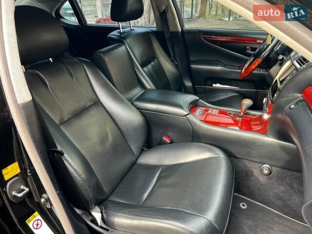 Черный Лексус ЛС, объемом двигателя 4.61 л и пробегом 286 тыс. км за 19000 $, фото 11 на Automoto.ua