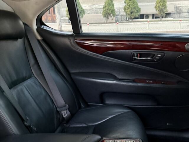 Чорний Лексус ЛС, об'ємом двигуна 5 л та пробігом 180 тис. км за 14900 $, фото 5 на Automoto.ua