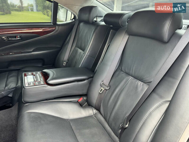 Черный Лексус ЛС, объемом двигателя 4.6 л и пробегом 270 тыс. км за 15999 $, фото 27 на Automoto.ua
