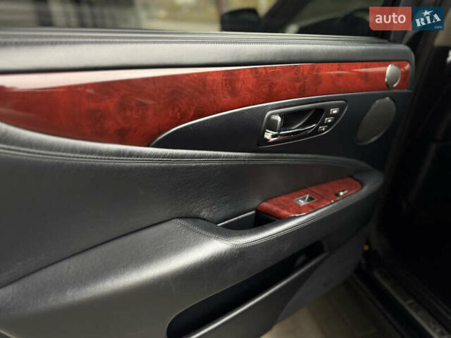 Черный Лексус ЛС, объемом двигателя 4.97 л и пробегом 189 тыс. км за 16700 $, фото 16 на Automoto.ua