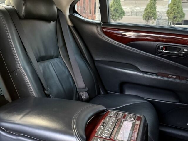Чорний Лексус ЛС, об'ємом двигуна 5 л та пробігом 180 тис. км за 14900 $, фото 6 на Automoto.ua