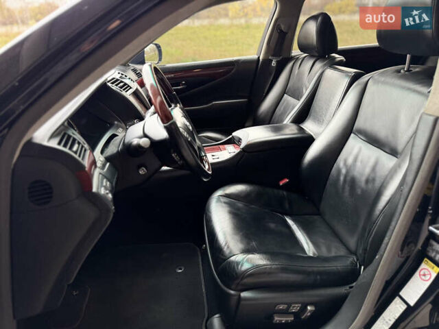 Черный Лексус ЛС, объемом двигателя 4.97 л и пробегом 189 тыс. км за 16700 $, фото 15 на Automoto.ua