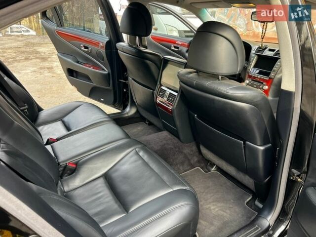 Черный Лексус ЛС, объемом двигателя 4.61 л и пробегом 286 тыс. км за 19000 $, фото 19 на Automoto.ua