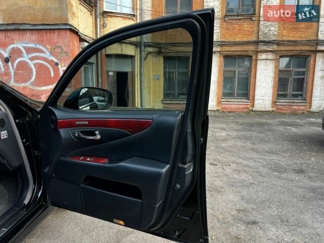 Черный Лексус ЛС, объемом двигателя 4.61 л и пробегом 286 тыс. км за 19000 $, фото 12 на Automoto.ua