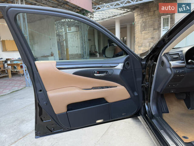 Черный Лексус ЛС, объемом двигателя 4.61 л и пробегом 178 тыс. км за 24990 $, фото 10 на Automoto.ua