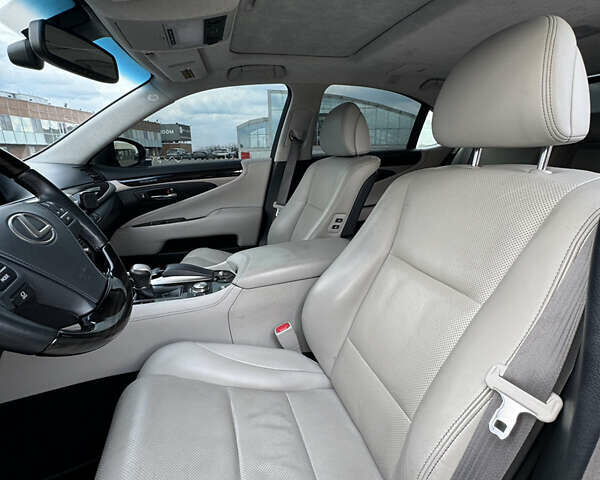 Лексус ЛС, об'ємом двигуна 4.6 л та пробігом 48 тис. км за 35000 $, фото 10 на Automoto.ua