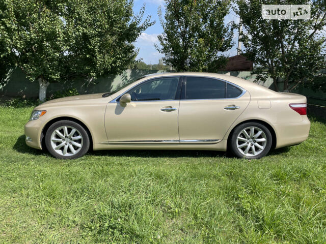 Желтый Лексус ЛС, объемом двигателя 4.61 л и пробегом 200 тыс. км за 18500 $, фото 1 на Automoto.ua