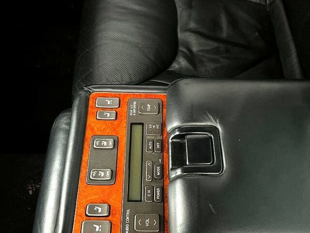 Серый Лексус ЛС, объемом двигателя 4.3 л и пробегом 300 тыс. км за 5555 $, фото 12 на Automoto.ua