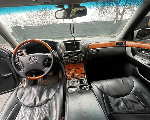Серый Лексус ЛС, объемом двигателя 4.29 л и пробегом 370 тыс. км за 5555 $, фото 21 на Automoto.ua