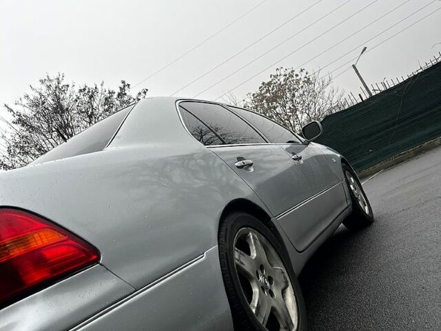 Серый Лексус ЛС, объемом двигателя 4.3 л и пробегом 300 тыс. км за 5555 $, фото 7 на Automoto.ua