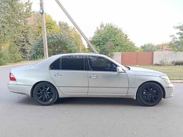 Сірий Лексус ЛС, об'ємом двигуна 4 л та пробігом 386 тис. км за 5523 $, фото 2 на Automoto.ua