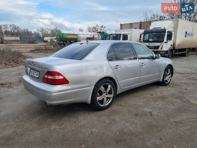 Серый Лексус ЛС, объемом двигателя 4.29 л и пробегом 259 тыс. км за 6700 $, фото 4 на Automoto.ua