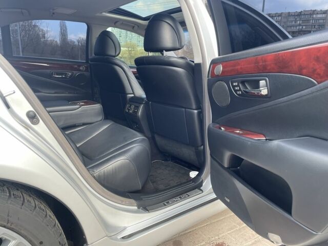 Сірий Лексус ЛС, об'ємом двигуна 4.6 л та пробігом 200 тис. км за 12500 $, фото 18 на Automoto.ua