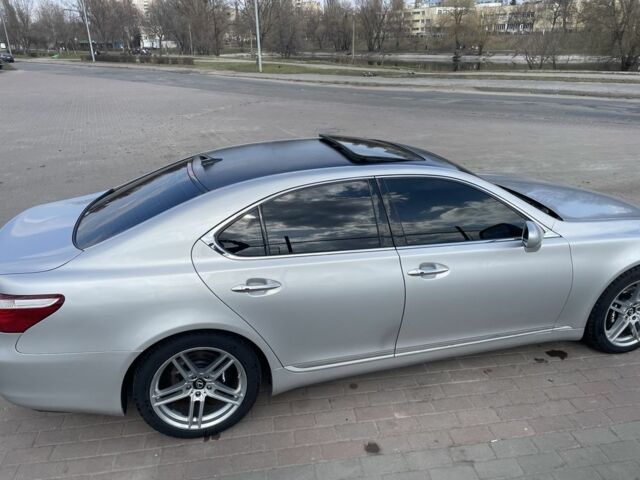 Сірий Лексус ЛС, об'ємом двигуна 4.6 л та пробігом 200 тис. км за 12500 $, фото 8 на Automoto.ua