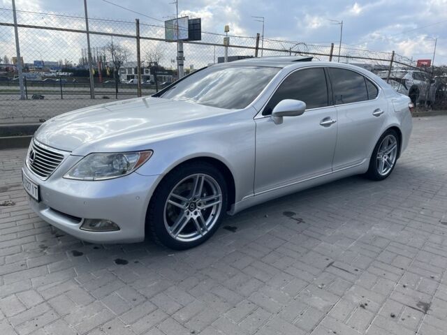 Сірий Лексус ЛС, об'ємом двигуна 4.6 л та пробігом 200 тис. км за 12500 $, фото 1 на Automoto.ua