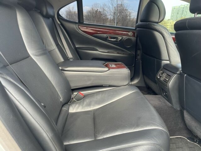 Сірий Лексус ЛС, об'ємом двигуна 4.6 л та пробігом 200 тис. км за 12500 $, фото 19 на Automoto.ua