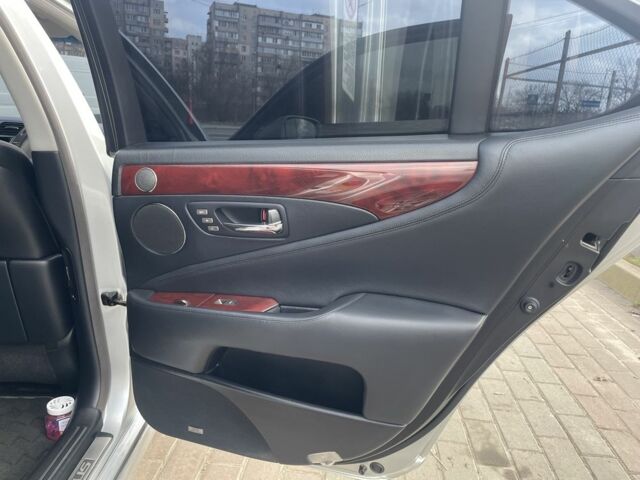 Сірий Лексус ЛС, об'ємом двигуна 4.6 л та пробігом 200 тис. км за 12500 $, фото 21 на Automoto.ua