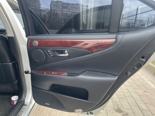 Сірий Лексус ЛС, об'ємом двигуна 4.6 л та пробігом 200 тис. км за 12500 $, фото 21 на Automoto.ua