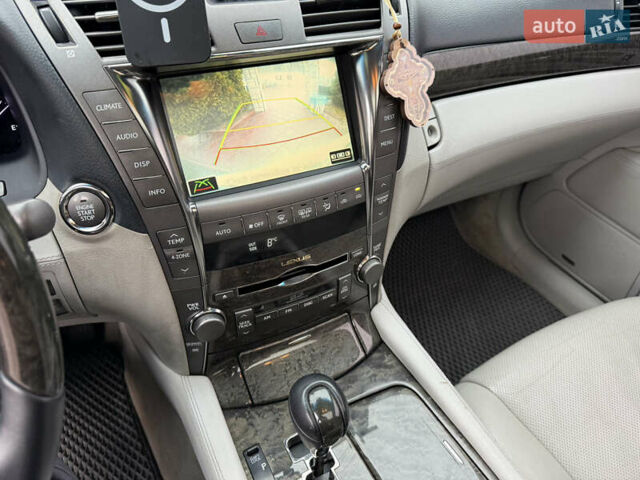 Серый Лексус ЛС, объемом двигателя 4.61 л и пробегом 216 тыс. км за 12800 $, фото 59 на Automoto.ua