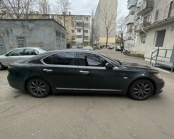 Серый Лексус ЛС, объемом двигателя 4.61 л и пробегом 293 тыс. км за 11500 $, фото 2 на Automoto.ua