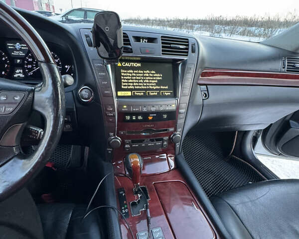 Серый Лексус ЛС, объемом двигателя 4.61 л и пробегом 264 тыс. км за 9000 $, фото 18 на Automoto.ua